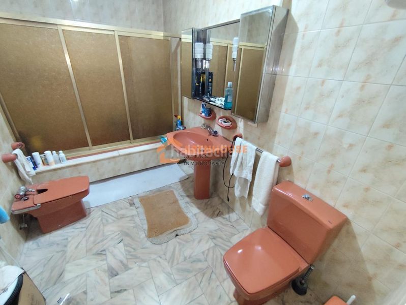 Foto 5b76d9ae-fada-48c3-abf8-9094aba98c02. Casa amb calefacció aparcament a Leiro