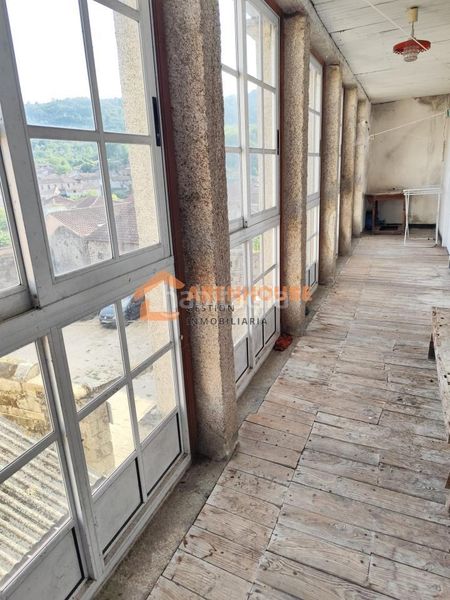Foto b7691b98-65d4-416d-a076-e9a91a8cb9e9. Casa amb calefacció aparcament a Leiro