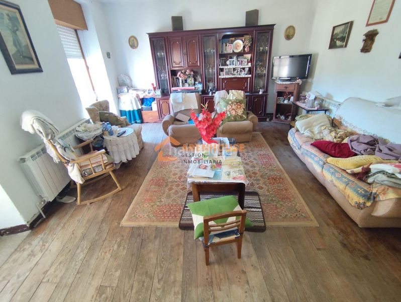 Foto d7f82e4c-762b-4c60-a0b6-0e6fca239390. Casa amb calefacció aparcament a Leiro