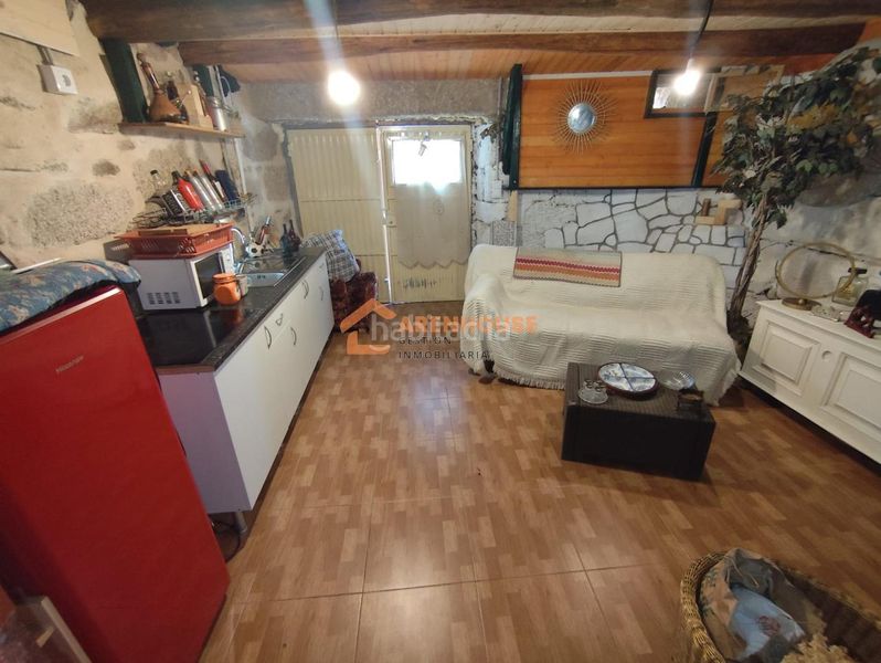 Foto 97f99382-23f4-4003-9ffe-84964f5b1429. Casa amb calefacció a Allariz