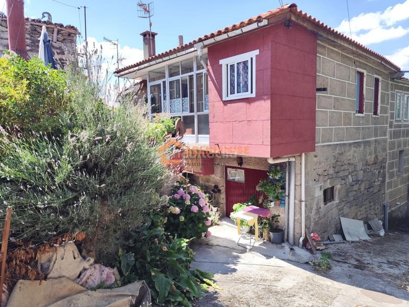 Foto a4ec69b1-9f7c-40d2-94b1-9cc9e443e421. Casa amb calefacció a Allariz