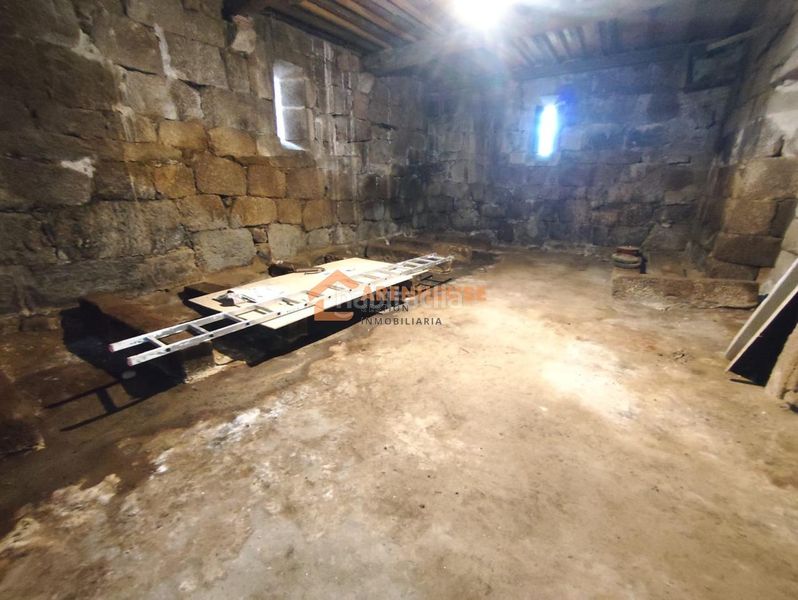Foto 057d74fd-5f6f-4201-a48e-12249db84b55. Casa amb calefacció aparcament a Castrelo de Miño