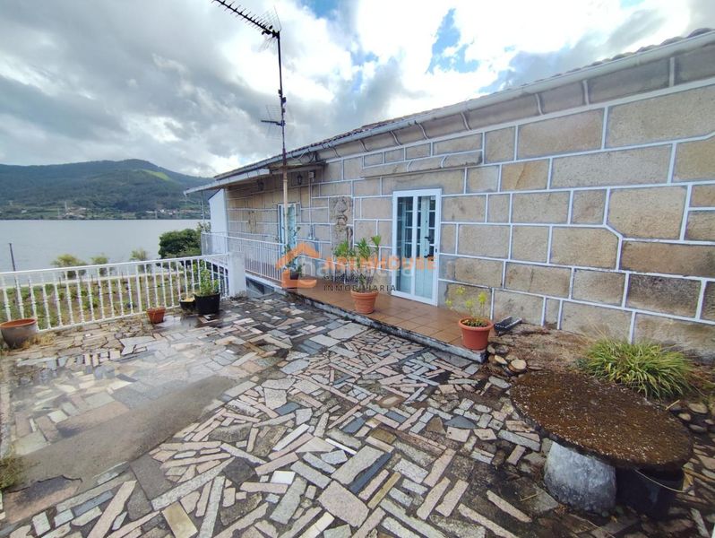 Foto 3154c550-fb6a-4af1-8cb3-89e438aaa360. Casa amb calefacció aparcament a Castrelo de Miño