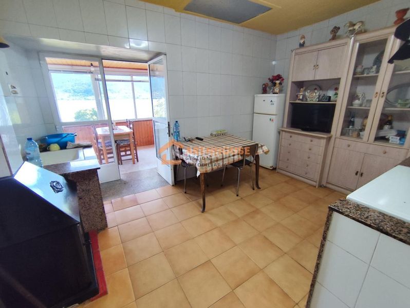 Foto bd83cbb1-4102-4231-8ff3-332b3e06b15e. Casa amb calefacció aparcament a Castrelo de Miño