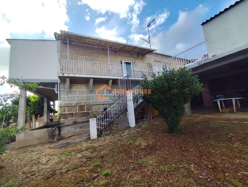 Foto ece970f8-04f8-4f24-b0f7-4a294984423c. Casa amb calefacció aparcament a Castrelo de Miño