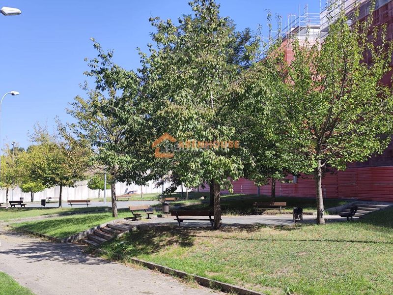 Foto b12cbac0-9f9b-406c-b32b-af22c6f8fbb2. Pis amb calefacció aparcament a Mariñamansa Ourense