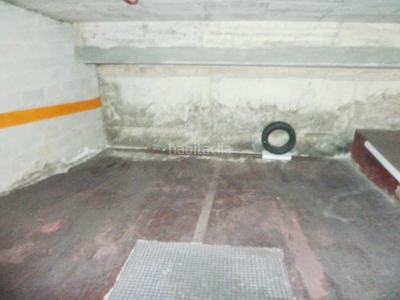 Foto f95cabe5-aecf-438d-b841-11dc9d64147f. Parking coche en Sants-Badal Barcelona