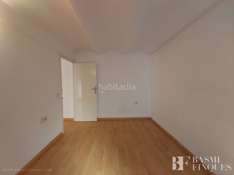 Foto 17387383-1d7c-4319-bbbb-283499ecf172. Estudi a Vila de Gràcia Barcelona