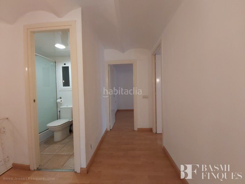 Foto 5c2d4747-98b2-42cb-a39a-0981fedb415d. Estudi a Vila de Gràcia Barcelona
