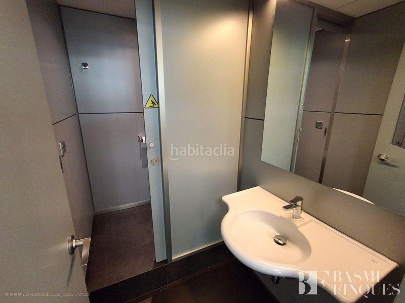 Foto 2663884e-fd0a-41d1-ae7e-582cd30e56fa. Oficina amb calefacció a Dreta de l´Eixample Barcelona