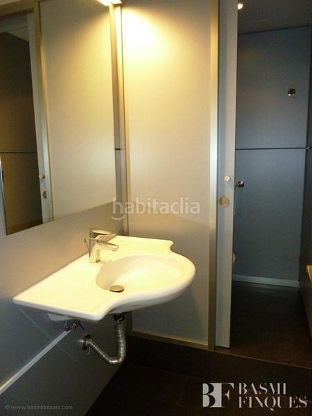 Foto f84a1376-4e6c-4a54-9277-728c345dcb8a. Oficina amb calefacció a Dreta de l´Eixample Barcelona