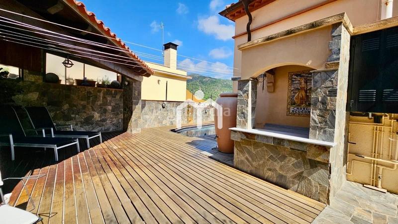 Foto fa9b00d3-b106-4177-9ed2-4b4b48be066c. Casa con riscaldamento parcheggio piscina in Teià