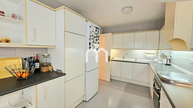 Foto b69228cf-3845-48ef-9e35-1d9bae2d0b54. Casa adossada amb calefacció aparcament a Alella