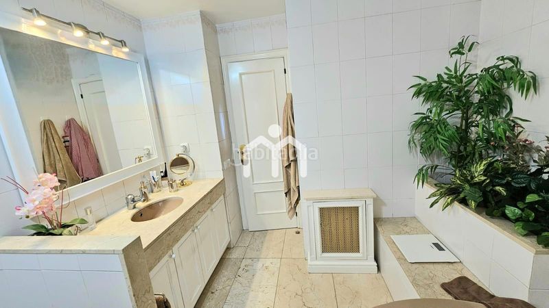 Foto f693a94d-11c2-45d3-a454-40f1b93921e8. Casa adossada amb calefacció aparcament a Alella