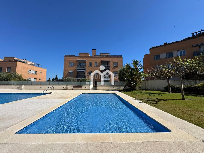 Foto 119eec35-e1b7-4bc8-99e3-153e236fbe6e. Pis amb calefacció aparcament piscina a Montgat