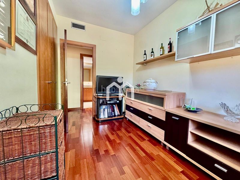 Foto a16ba3a4-fb11-4bd8-b53d-8cd5637a9903. Pis amb calefacció aparcament piscina a Montgat