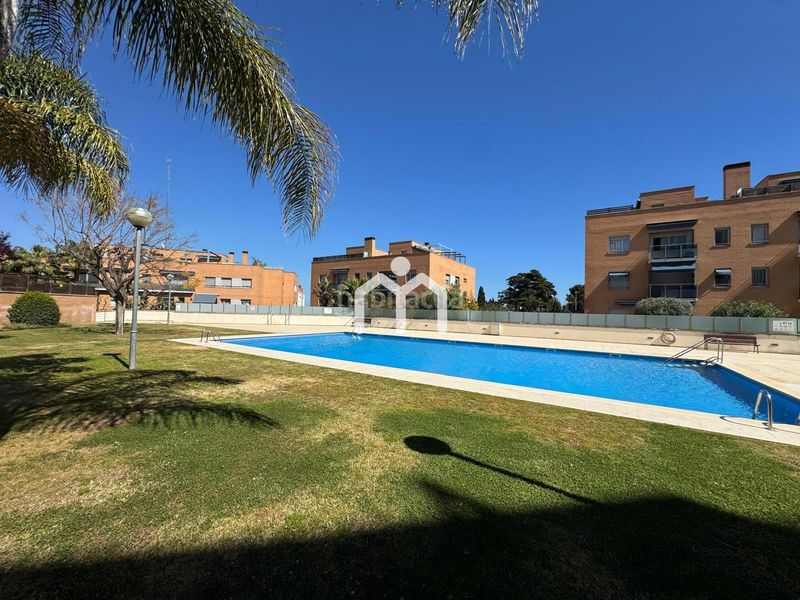 Foto b60f9c0c-2296-4a41-9e00-57651f2540e7. Pis amb calefacció aparcament piscina a Montgat