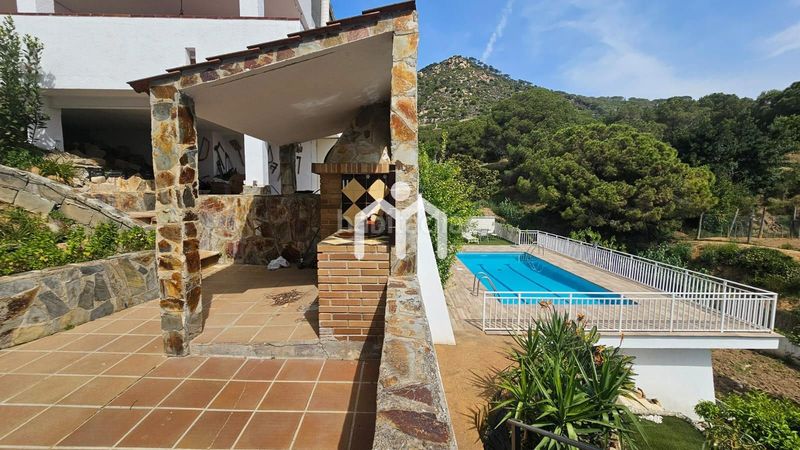 Foto f89a7143-63c2-4e32-92c2-811fb55493df. Casa amb calefacció aparcament piscina a Cabrils