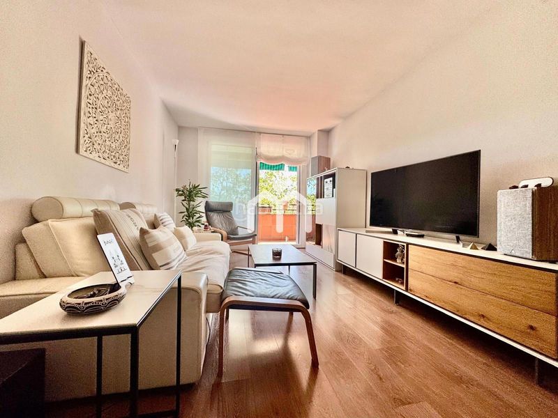 Foto e16eb680-e1bf-4fc4-bbae-46ba24ecf9c4. Pis amb calefacció a Lloreda Badalona