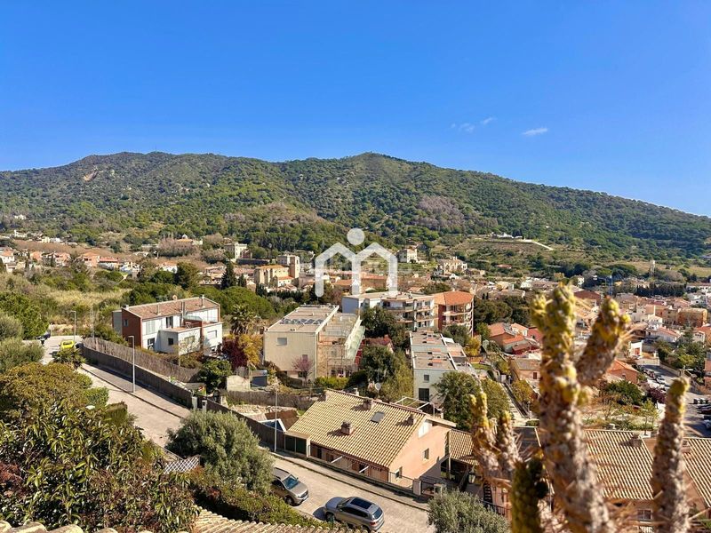Foto f5341344-e3f8-40c9-b2b7-b48e7e136bde. Casa adossada amb calefacció aparcament a Teià