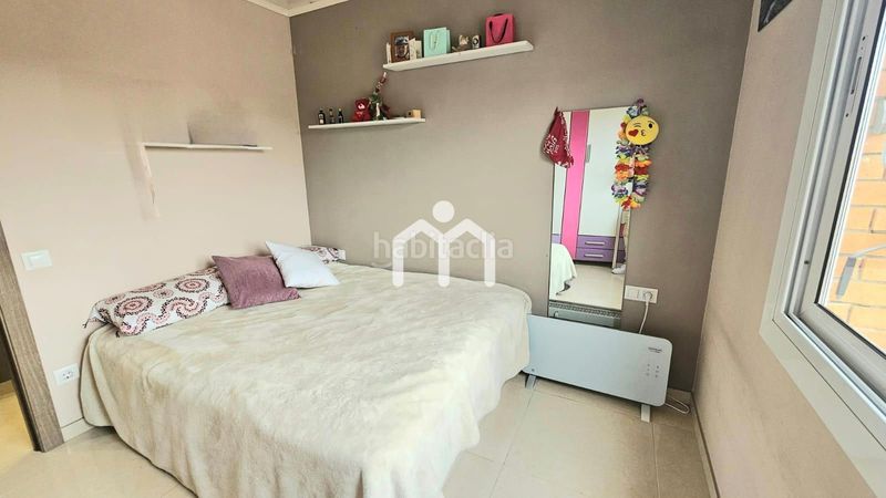 Foto 2a4801d2-d34f-4bd4-a138-33370762b3b4. Casa adossada amb calefacció aparcament a Bufalà Badalona