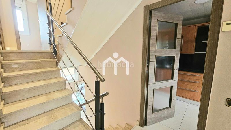 Foto 3e95c6ce-1c5a-41e6-835a-c210acba78de. Casa adossada amb calefacció aparcament a Bufalà Badalona