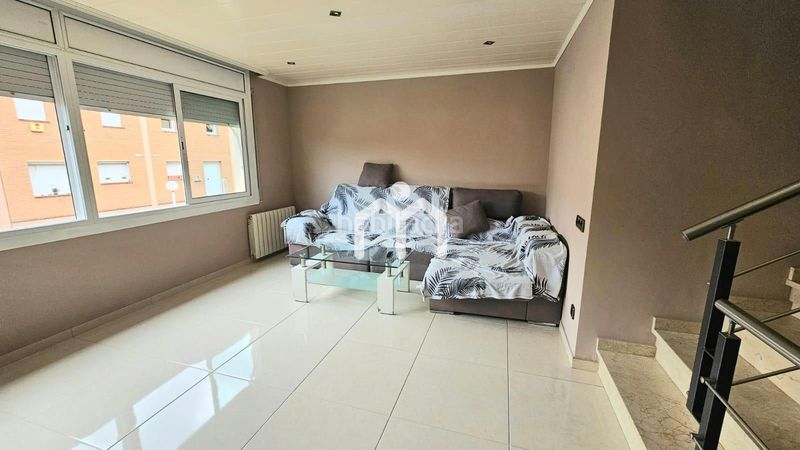 Foto 43b9e5b8-f220-4a98-a9bf-3ef93a65fb29. Casa adossada amb calefacció aparcament a Bufalà Badalona