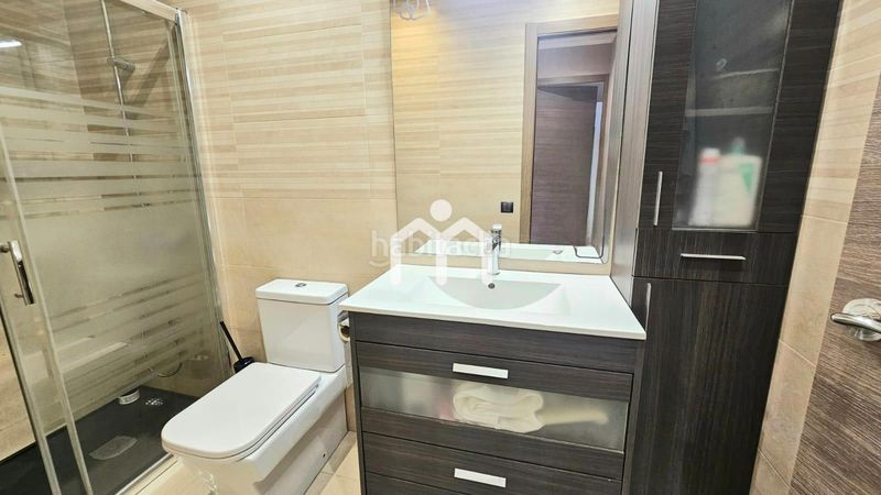 Foto bc2d13fd-c10e-4b43-bf6b-c3612618c2f1. Casa adossada amb calefacció aparcament a Bufalà Badalona