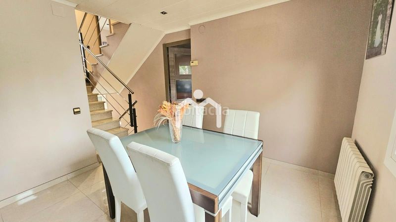 Foto d47ad95d-d7ce-4fbb-9ade-4eb3c4d1beea. Casa adossada amb calefacció aparcament a Bufalà Badalona