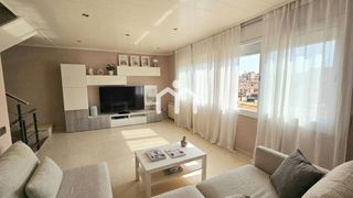 Reihenhaus in Bufalà. Casa adosada en badalona