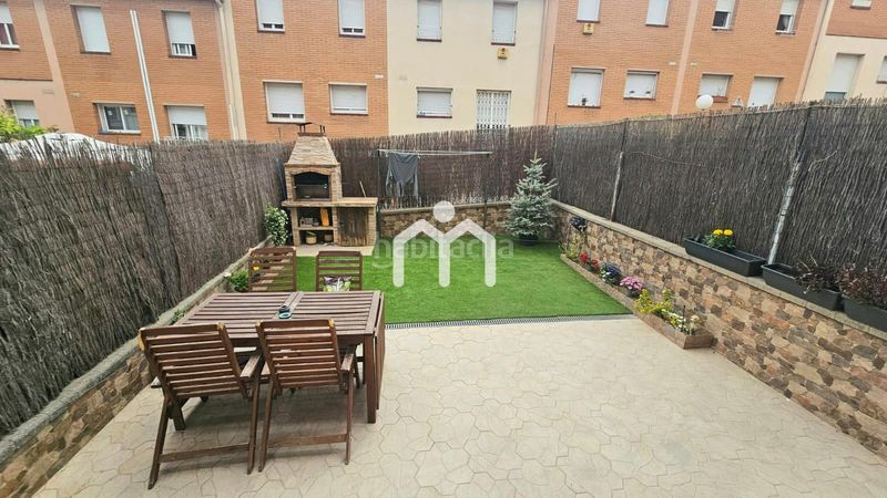 Foto ac5f4a72-b7f6-487e-965a-5b1d6d29eb92. Casa adossada amb calefacció aparcament a Bufalà Badalona