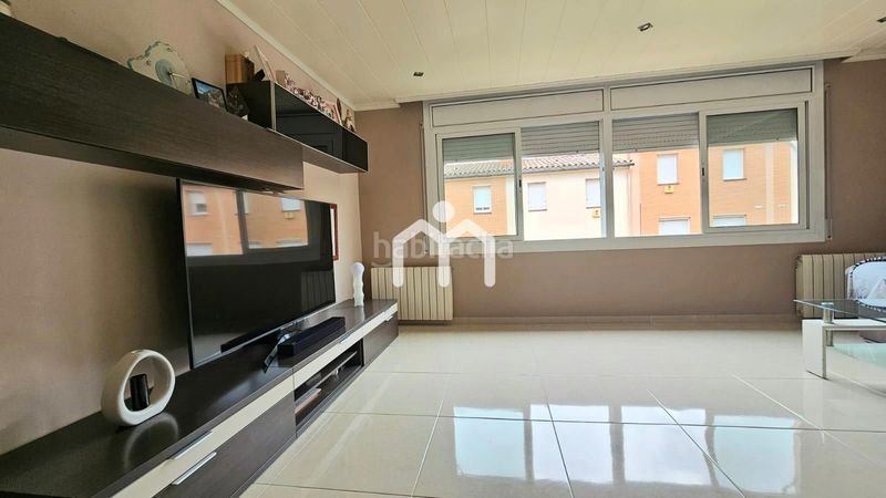 Foto d7a3f0b9-ca92-4e64-bb80-c87f5c26f647. Casa adossada amb calefacció aparcament a Bufalà Badalona