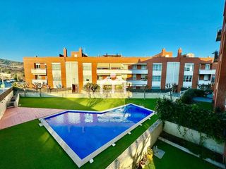 Pis  Plaza mare. Planta baja en montgat con piscina comunitaria y garaje