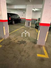 Parking coche  Bruc. Garaje en venta en santa coloma de gramenet.