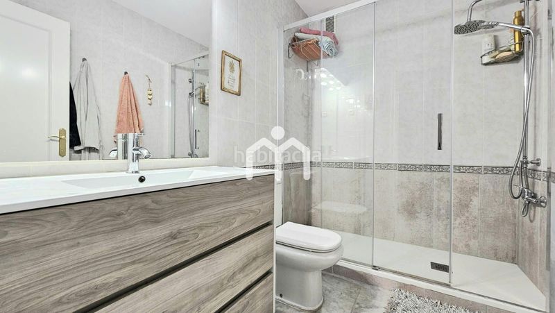 Foto 07d9dea0-dc2e-4e61-8c84-e45c858a4892. Casa adossada amb calefacció aparcament a Bonavista Badalona