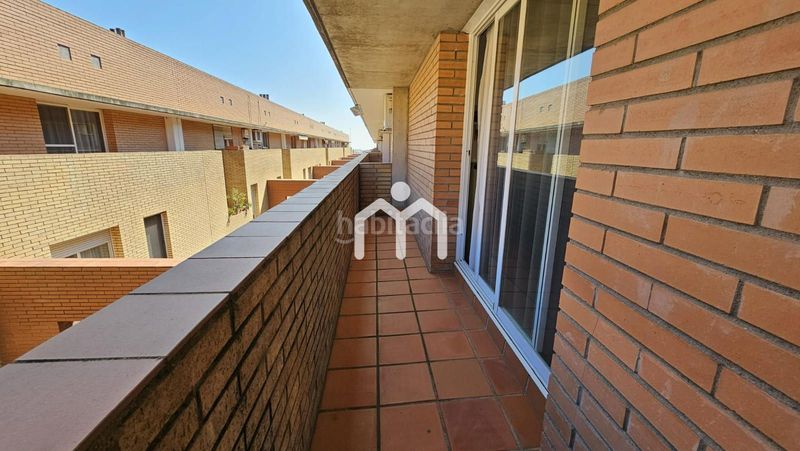 Foto d32eac0c-d1c3-4489-a026-701064da097d. Casa adossada amb calefacció aparcament a Bonavista Badalona