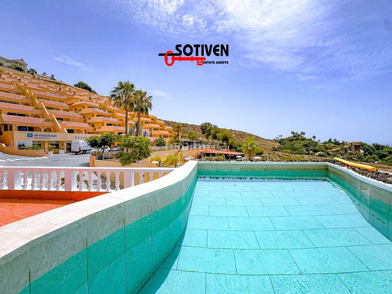 Foto 13d9db52-32ff-4b7d-9abb-0363447d38c0. Chalet villa en venta en San Eugenio Alto, 4 dormitorios. en Adeje