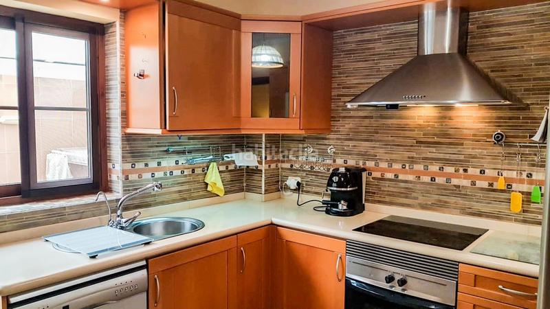 Foto 47e878fc-2c6b-412b-99f2-6de10e2e7ab1. Semi detached house with parking pool in Playa del Duque Adeje