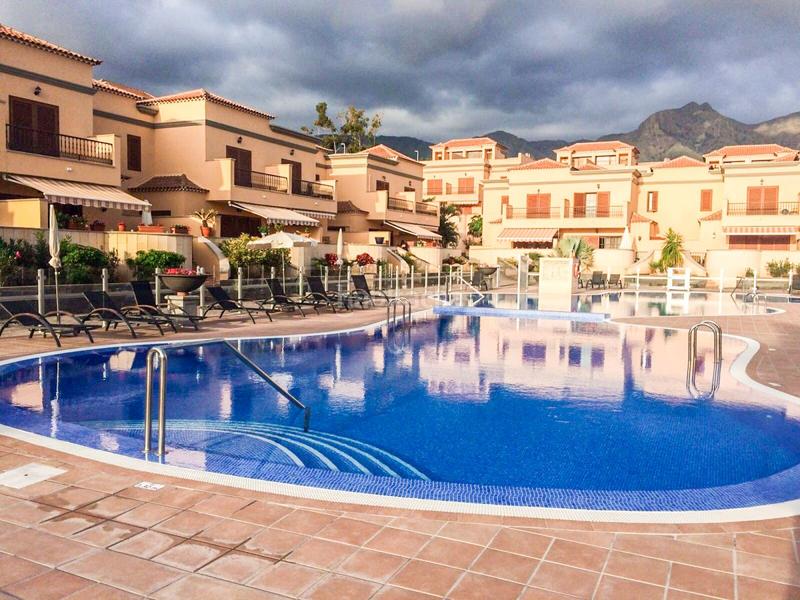 Foto f7857a15-8a07-47d2-b4f7-3e4695225f24. Semi detached house with parking pool in Playa del Duque Adeje