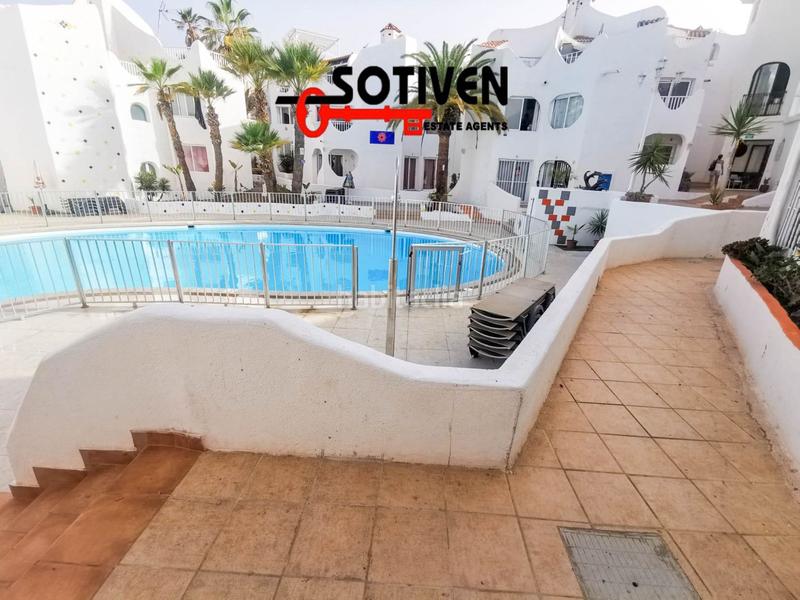 Foto 06bc21d7-e08a-4efb-ae85-91d9ddcc5763. Casa con piscina in Playa de las Américas Arona