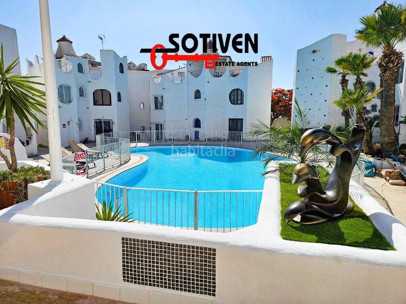 Foto a278d9fc-ec5c-4314-b56c-61c3ec38a2bb. Casa con piscina in Playa de las Américas Arona
