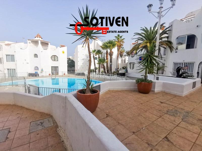 Foto ce2ed8a0-7677-4243-97fc-1bfd17b1aeb5. Casa con piscina in Playa de las Américas Arona