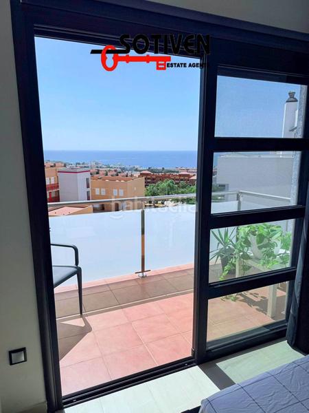 Foto 3b8d81c4-1d45-44ed-bcc5-a4278c2bc574. Attique avec parking piscine dans Playa Fañabé Alto Adeje