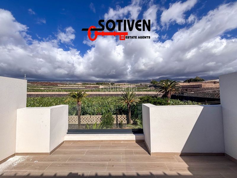 Foto ce09b046-ea94-4c14-a1ae-a30596c82d84. Casa adossada amb aparcament a Playa de San Juan Guía de Isora