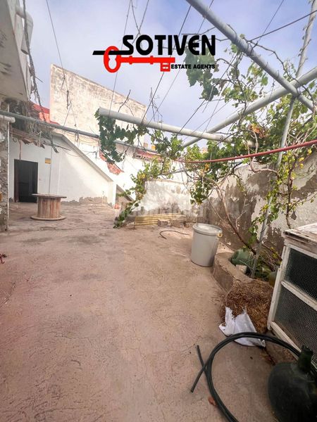 Foto 6df0973a-d7d1-4351-81ba-11f53ba99e4a. Casa amb aparcament a Arico