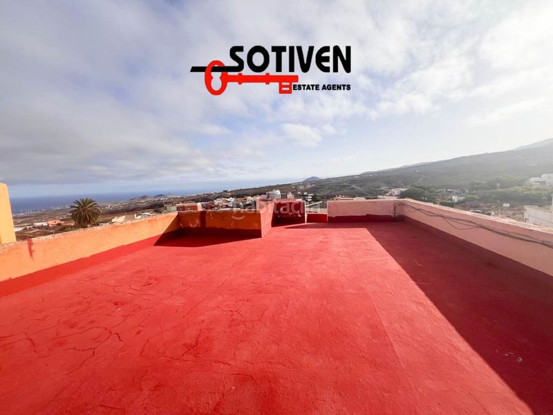 Foto a9ca5196-b305-4f73-bb0d-98e6720b6582. Casa amb aparcament a Arico