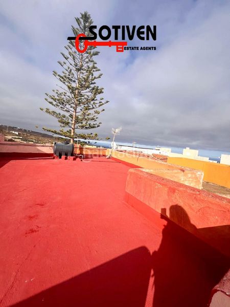 Foto f82e98ed-7715-4ca8-a7ad-c2bd02cad4ac. Casa amb aparcament a Arico