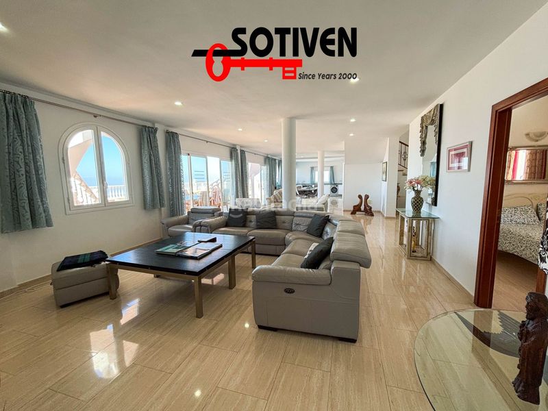 Foto 2a7955d4-e5bc-4c63-b45c-037b67bf7a2e. Xalet amb aparcament a Torviscas Centro y Alto Adeje