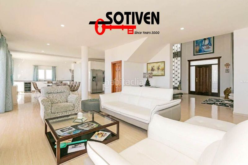 Foto 4d578219-e655-4544-b271-205d557aa0e5. Xalet amb aparcament a Torviscas Centro y Alto Adeje