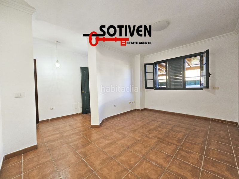 Foto 591ad00b-1e60-4351-84f2-d9d52f66b3e5. Casa adossada a Casco Urbano Adeje